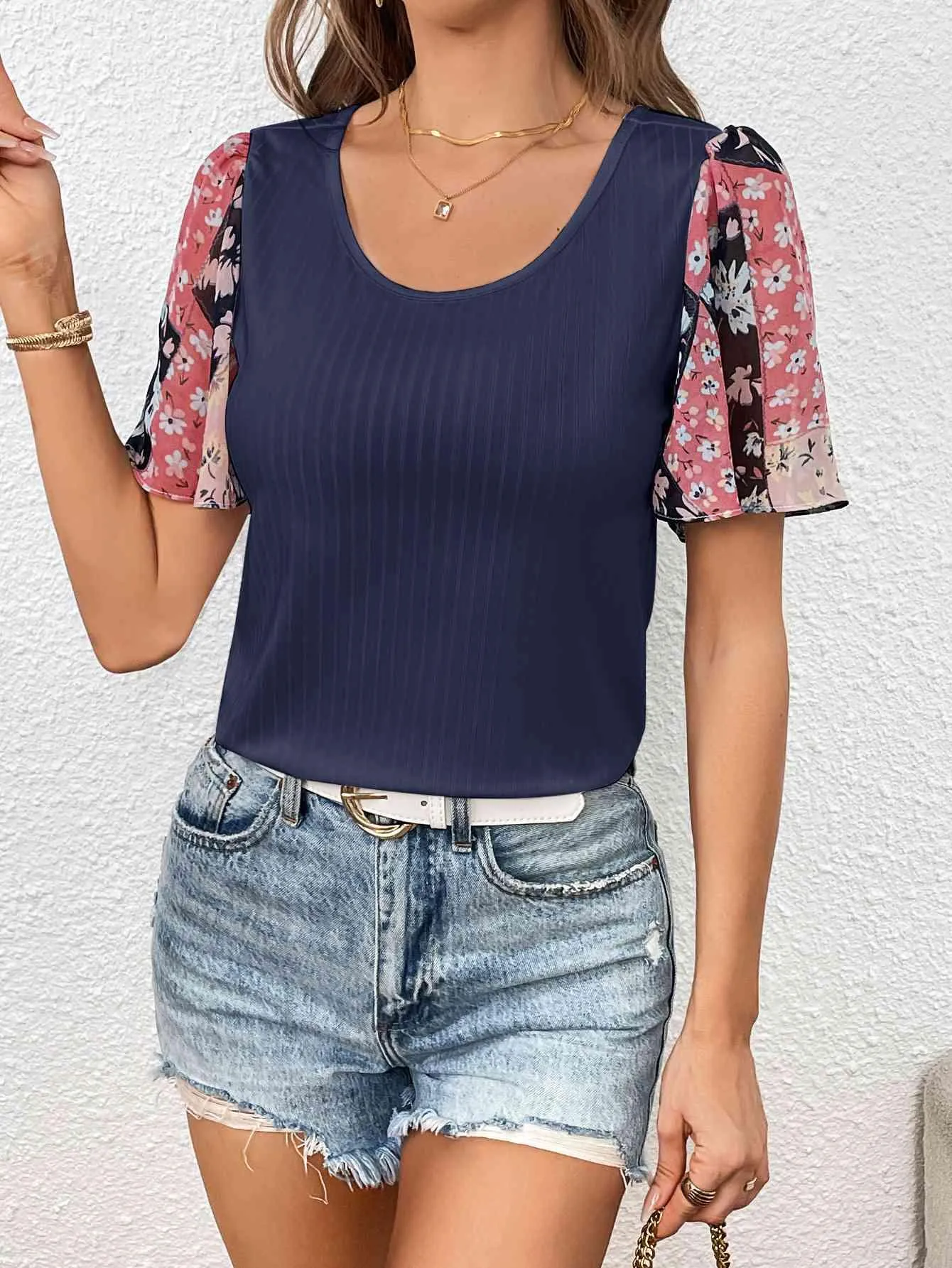 Casually Feminine Floral Short Sleeve Scoop Neck Tee