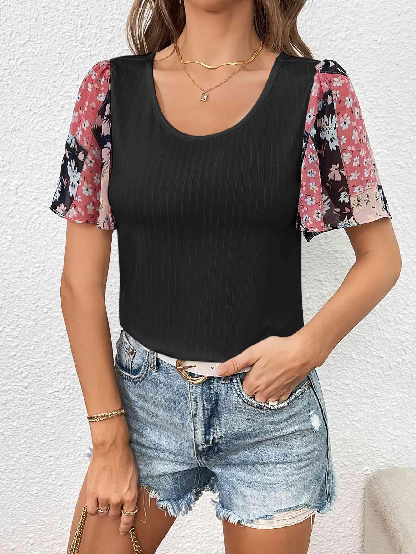 Casually Feminine Floral Short Sleeve Scoop Neck Tee