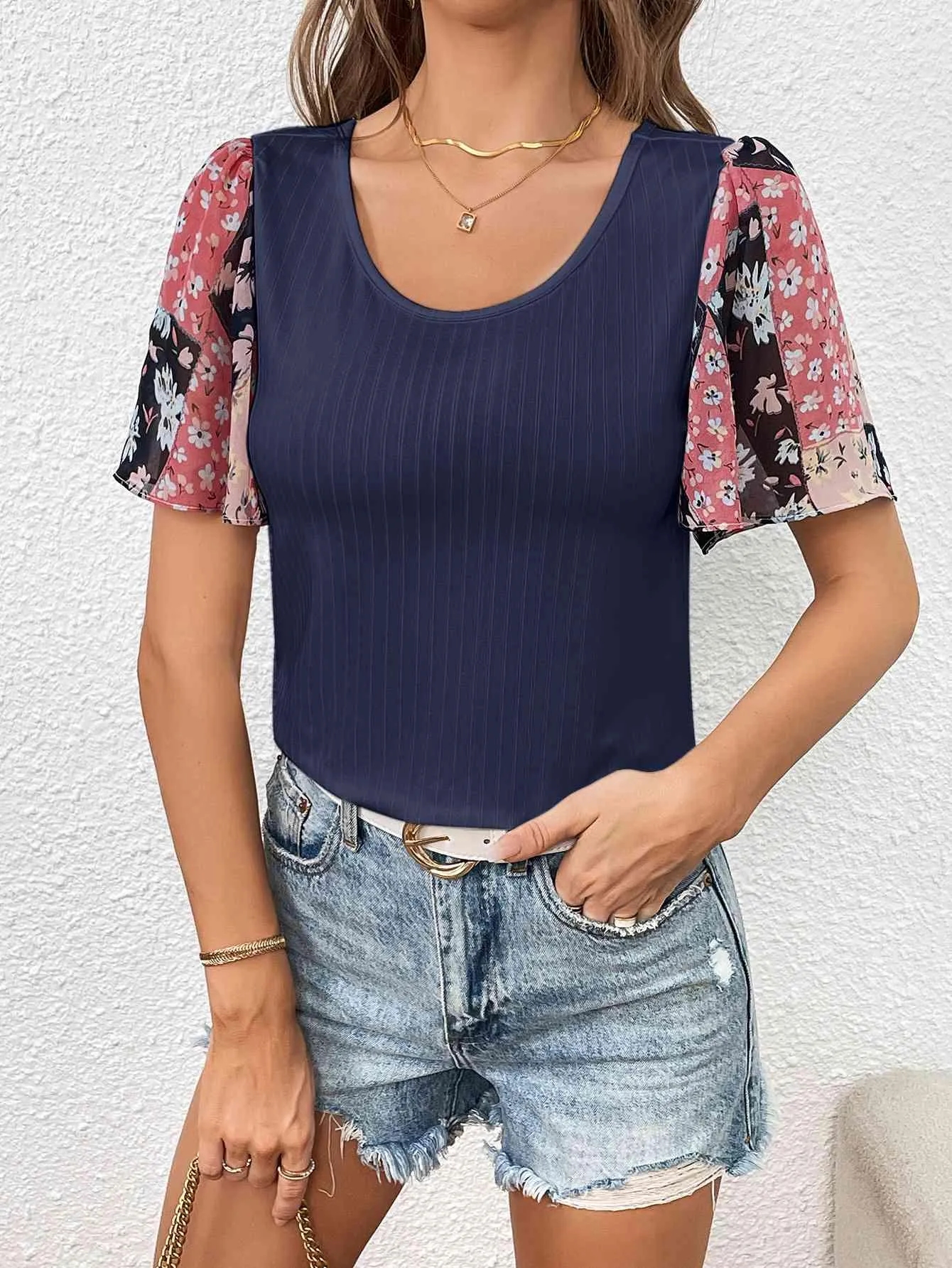 Casually Feminine Floral Short Sleeve Scoop Neck Tee