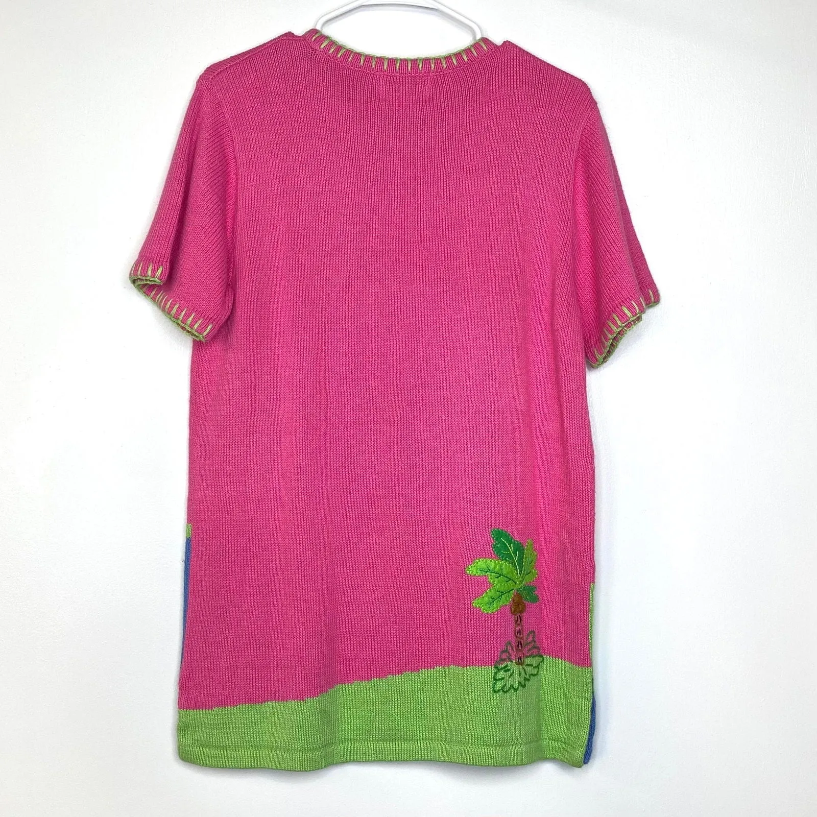 Charming Quacker Factory Womens Size Small Short Sleeve Sweater Shirt Pink Flamingos Palm Trees Pre-Owned