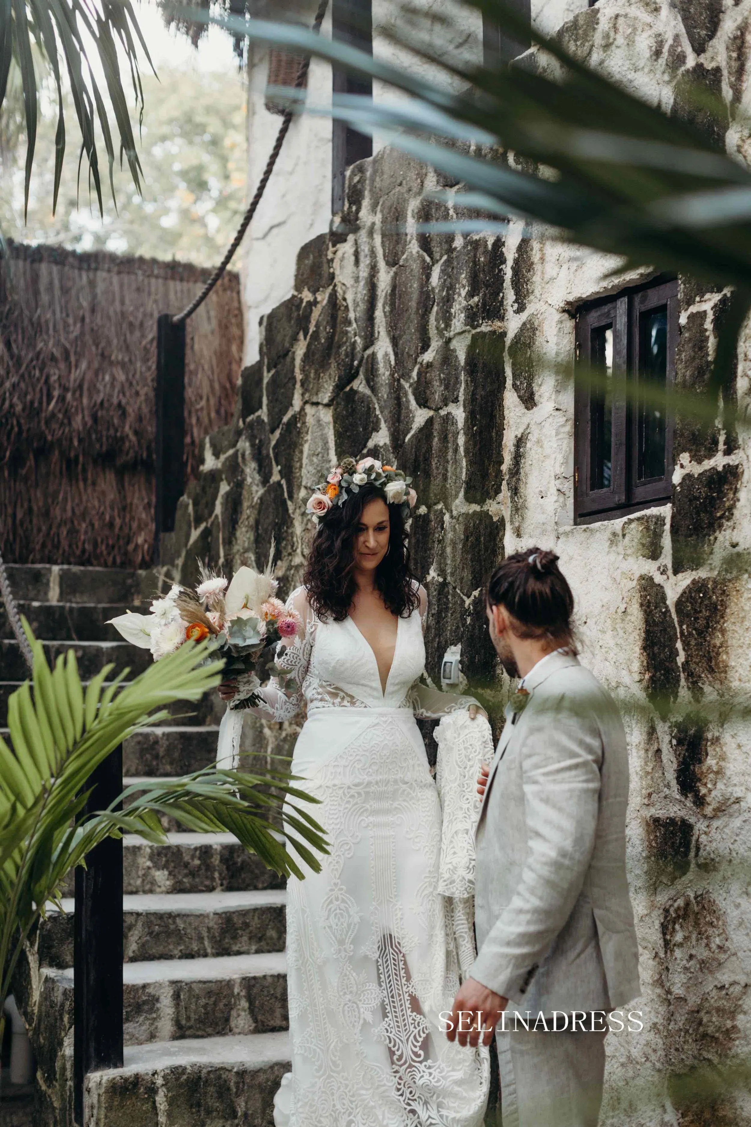 Chic Mermaid V neck Boho Wedding Dress Rustic Long Sleeve Lace Wedding Gowns MLS044