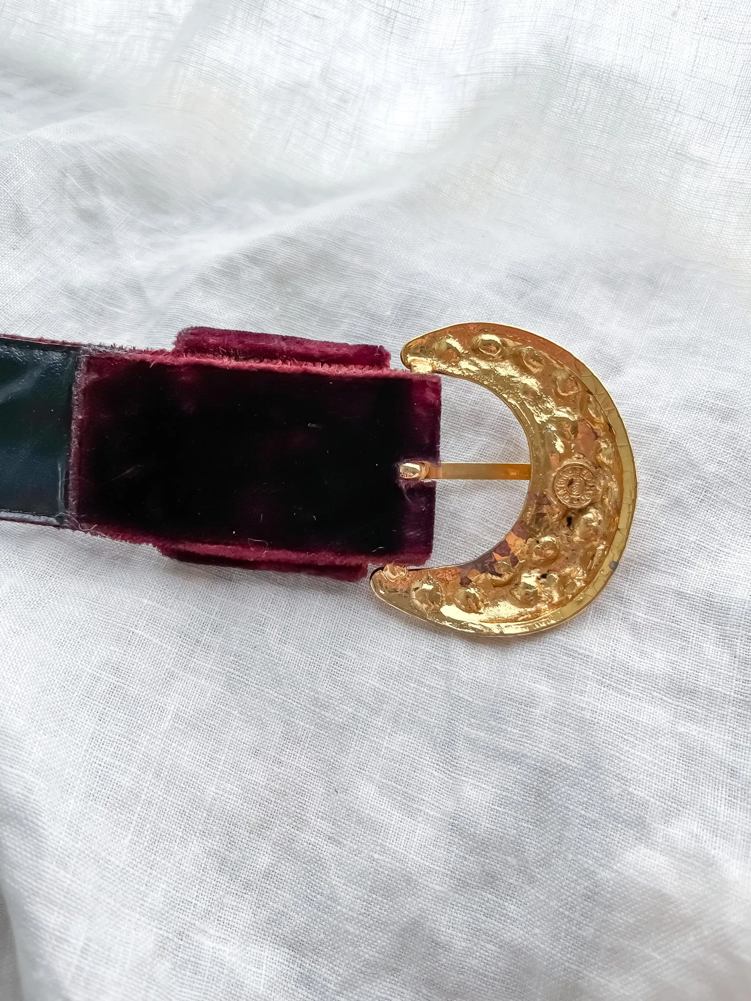 Fabulous Vintage Edouard Rambaud Maroon Velvet Sweetheart Belt / M