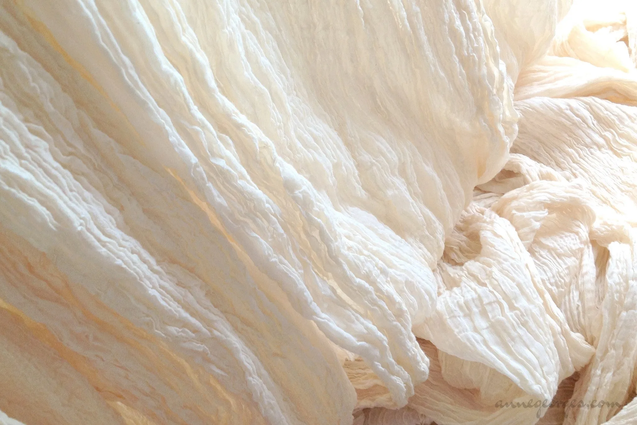 Handwoven Organic Cotton Fabric ( Crepe 40s, Unbleached Dyeable )