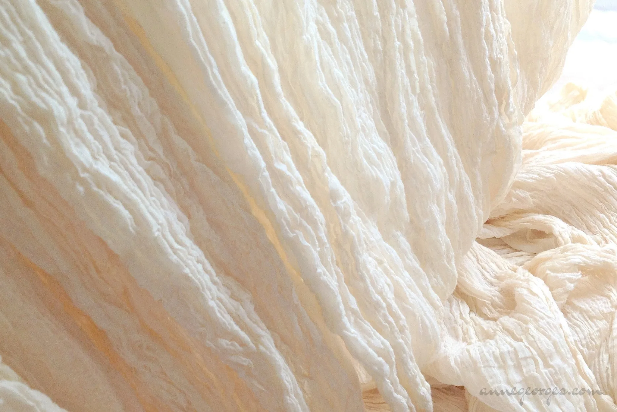 Handwoven Organic Cotton Fabric ( Crepe 40s, Unbleached Dyeable )