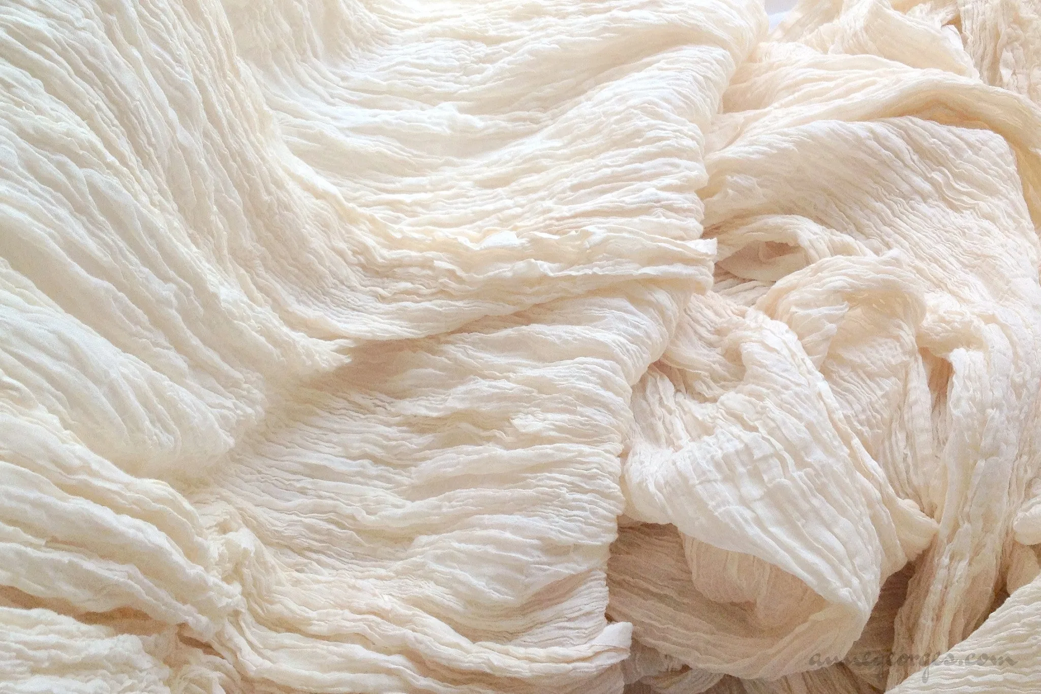 Handwoven Organic Cotton Fabric ( Crepe 40s, Unbleached Dyeable )