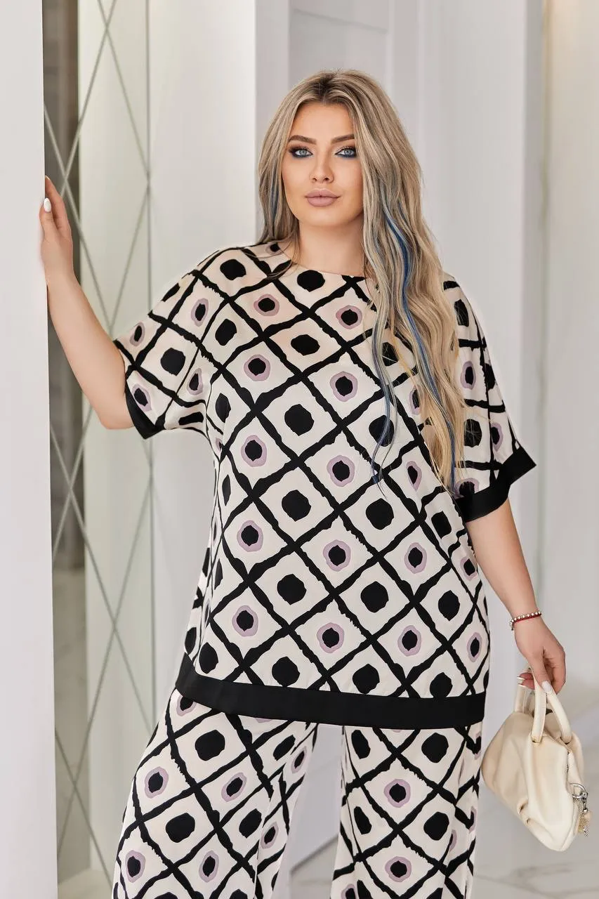 Silk set in a loose fit